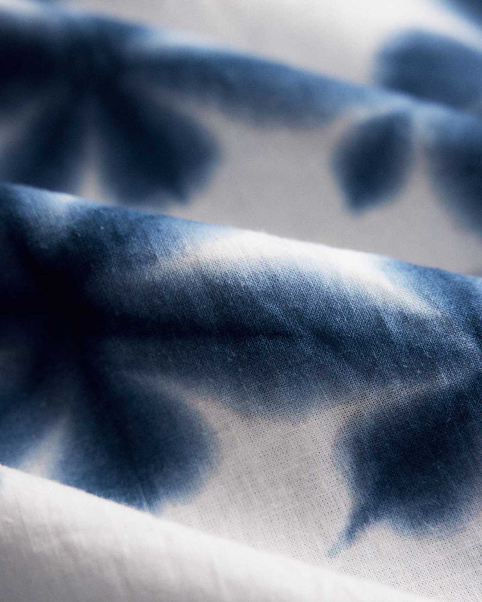 The Davis Shirt in Vintage White Fractal