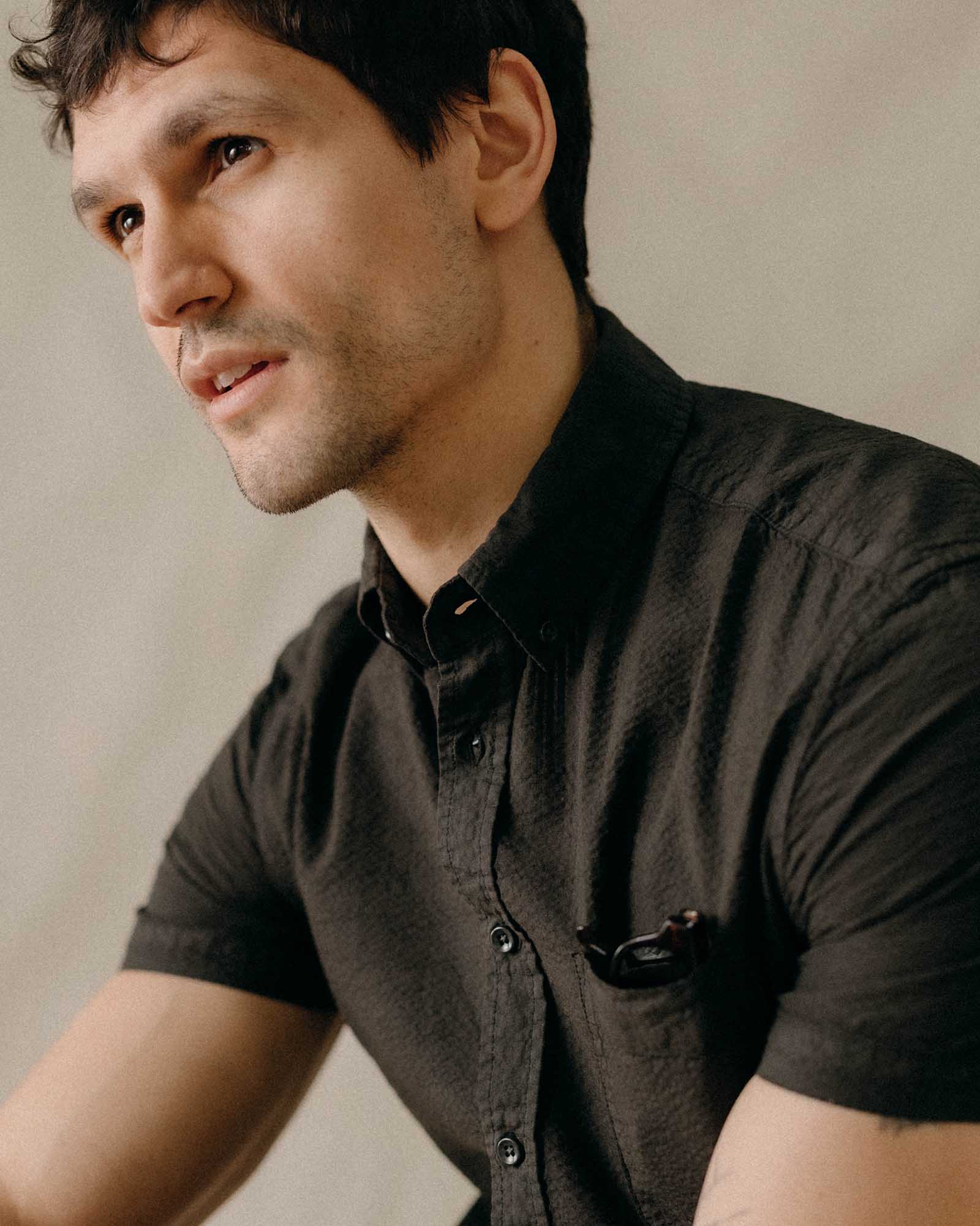 The Short Sleeve Jack in Faded Black Seersucker