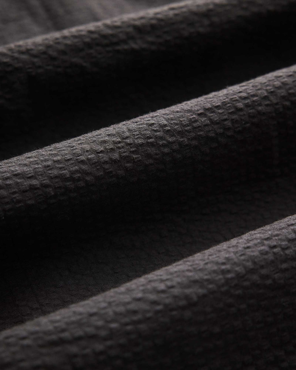 The Short Sleeve Jack in Faded Black Seersucker