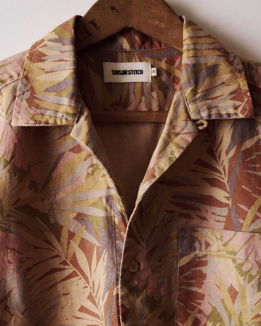 The Hawthorne Shirt in Tea Desert Palm
